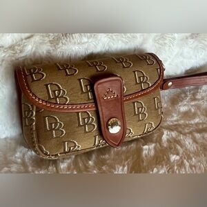 Dooney & Bourke Signature Logo Wristlet- EUC